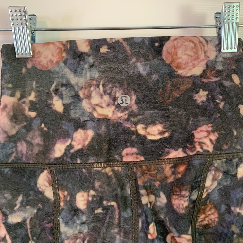 Lululemon Wunder Under High-Rise Floral Leggings, size 2 - Picture 7 of 10